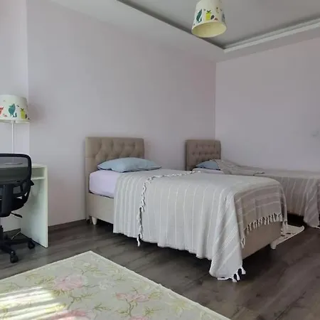 Tozar Didim'de Oezel Havuzlu *