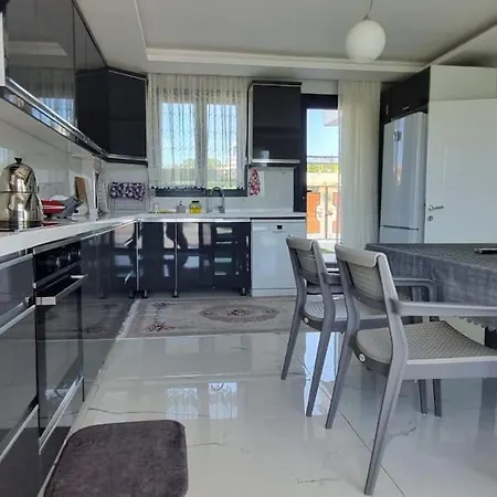Tozar Didim'de Oezel Havuzlu * Pali