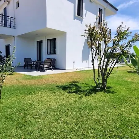 Tozar Didim'de Oezel Havuzlu Pali