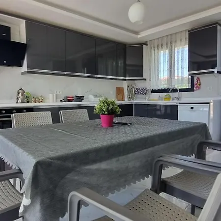 Tozar Didim'de Oezel Havuzlu