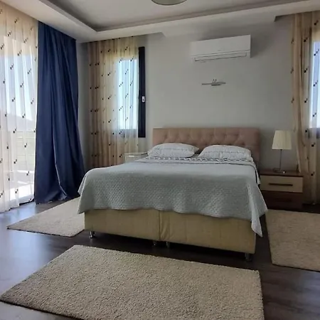 Tozar Didim'de Oezel Havuzlu Pali
